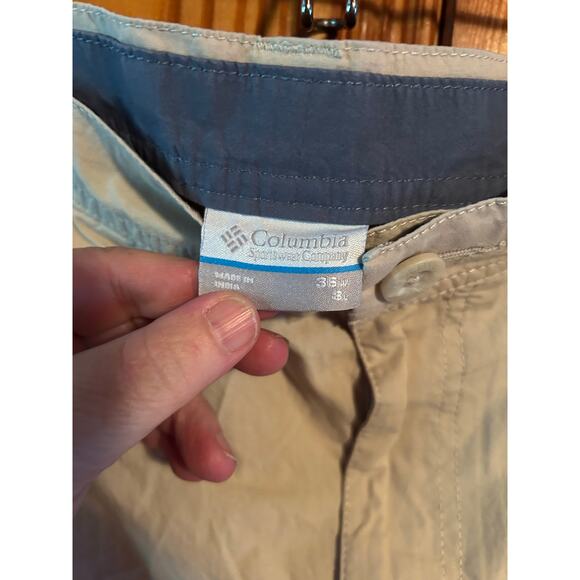 Mens Columbia khaki flat front shorts size 36 - Picture 2 of 3